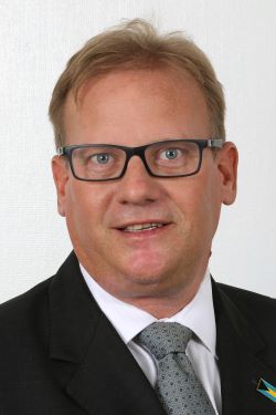 637ba9dd82efd3d6b0850cf9_Headshot - Pinder, Ryan - Cropped SM